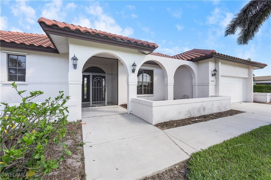 18031 Greenwood Dr in Naples, FL - Building Photo