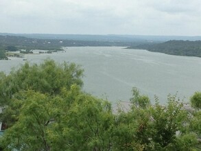 203 Hill Loop in Spicewood, TX - Foto de edificio - Building Photo