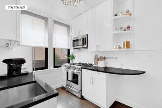 320 E 57th St in New York, NY - Building Photo - Building Photo