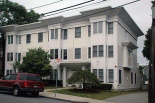 8 Glencoe St in Brighton, MA - Building Photo