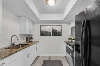 Paradise Palms Portfolio LLC in Ft. Myers, FL - Foto de edificio - Building Photo