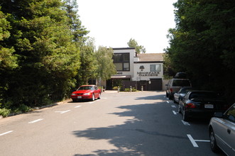 Moorpark Garden Apartments in San Jose, CA - Building Photo - Building Photo