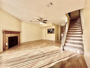 800 W Collins St in Denton, TX - Building Photo - Building Photo