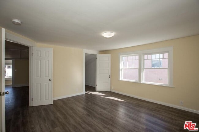 1075 1/2 Leighton Ave in Los Angeles, CA - Building Photo - Building Photo
