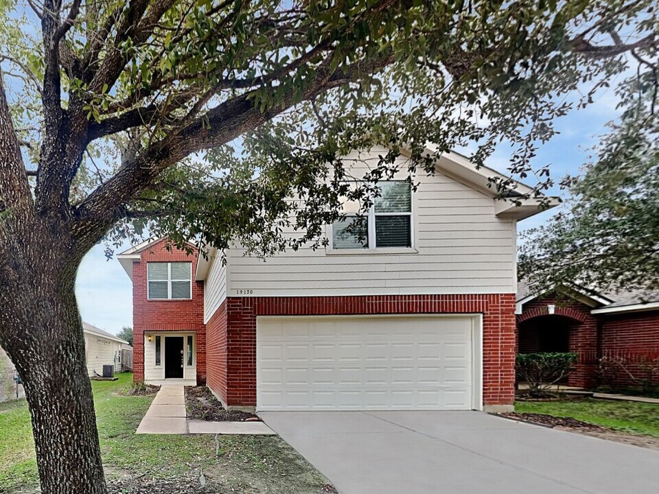 19130 Yellow Thrush Dr in Cypress, TX - Building Photo
