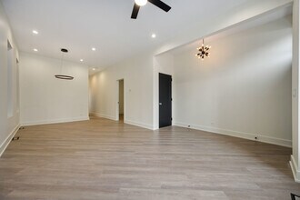 1242 N Campbell Ave in Chicago, IL - Building Photo - Building Photo