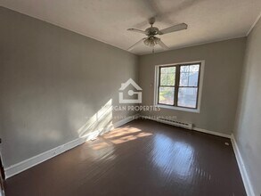 302 S 12th St, Unit 6 in New Castle, IN - Foto de edificio - Building Photo