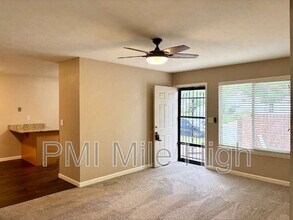 1800 W 102nd Ave in Thornton, CO - Foto de edificio - Building Photo