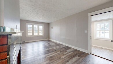 2121 W 105th St in Cleveland, OH - Foto de edificio - Building Photo