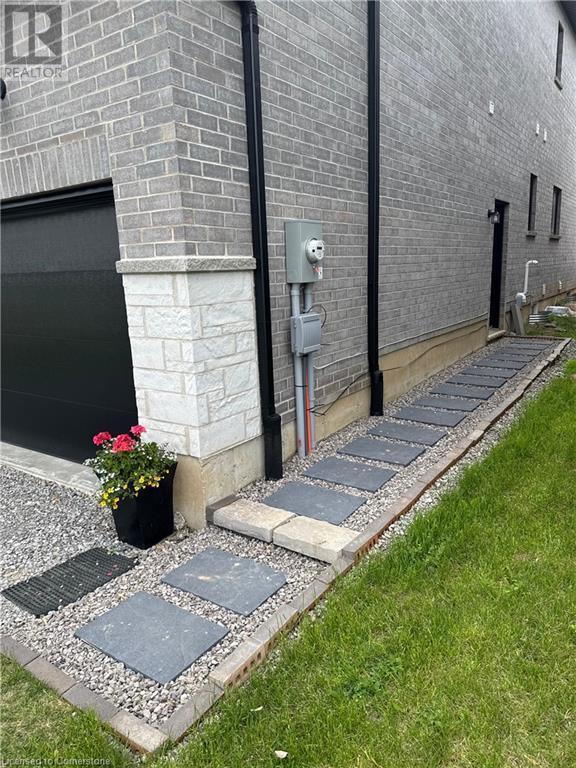 348 Springbrook Ave in Hamilton, ON - Building Photo - Building Photo