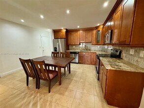 10768 N Kendall Dr in Miami, FL - Building Photo - Building Photo