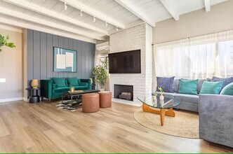 326 Rosecrans Ave in Manhattan Beach, CA - Building Photo - Building Photo