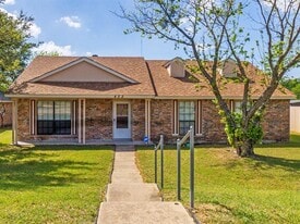 452 Matterhorn St in Cedar Hill, TX - Building Photo