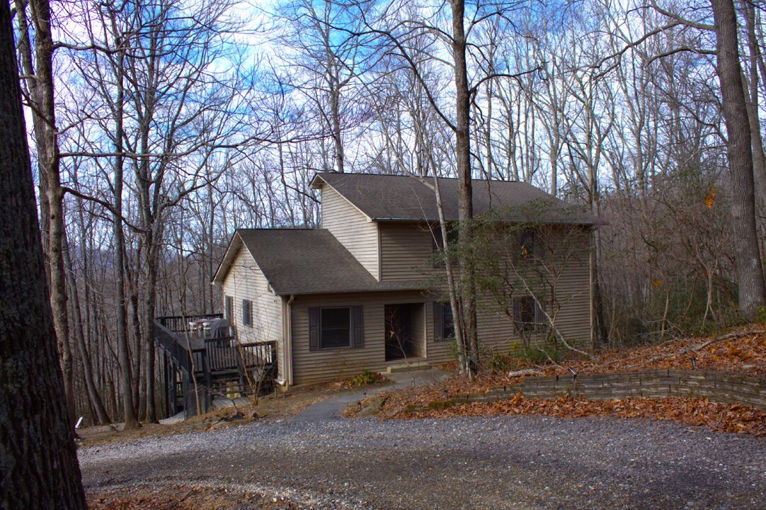 154 Laurel Haven Rd in Fairview, NC - Building Photo