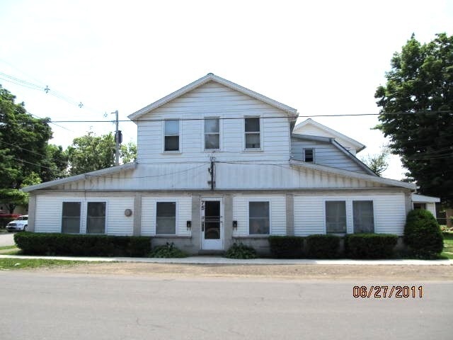 75 Clinton St, Unit 5 in North East, PA - Building Photo - Building Photo