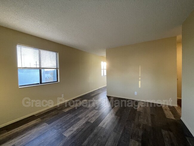 6049 Kearney St-Unit -Unit 4 in Commerce City, CO - Foto de edificio - Building Photo