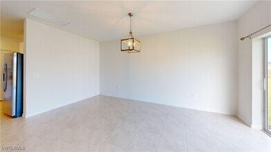 12005 Savanna Lks Blvd in Lehigh Acres, FL - Foto de edificio - Building Photo