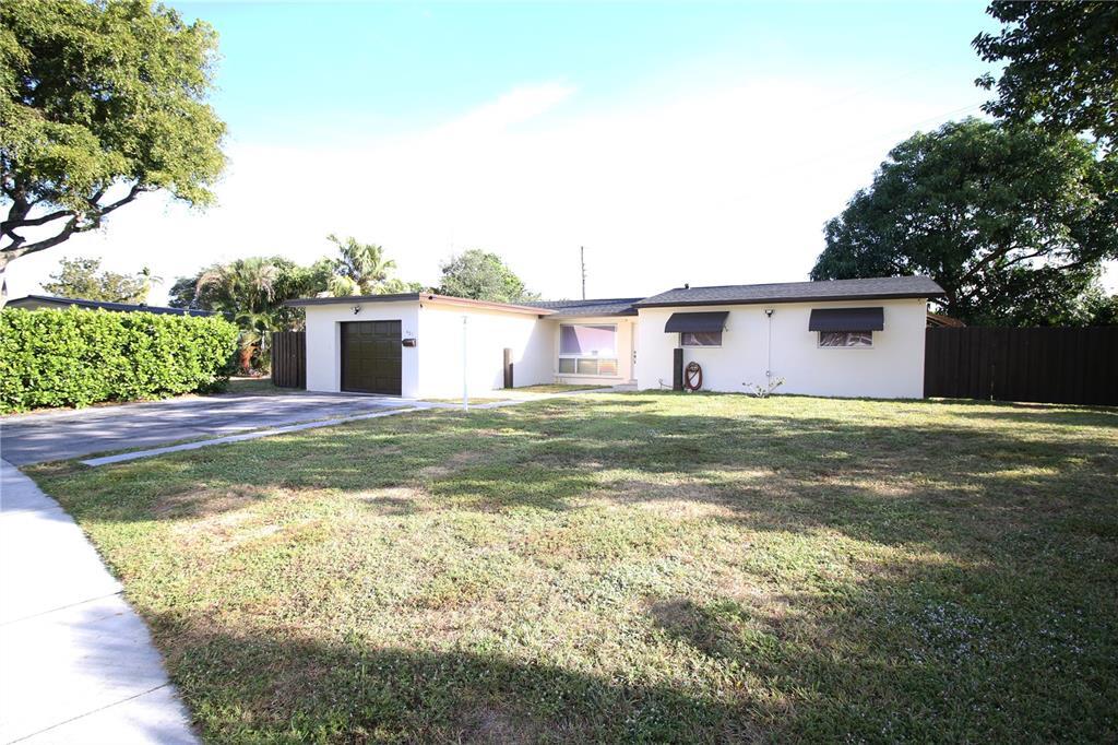 401 SW 64th Pky in Pembroke Pines, FL - Building Photo