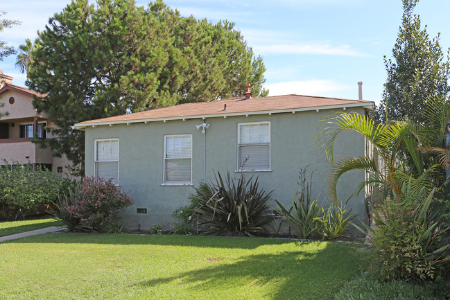 4737-4743 W Mountain View Dr in San Diego, CA - Building Photo - Building Photo