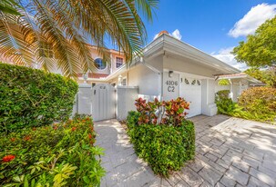 4106 Carriage Dr in Pompano Beach, FL - Building Photo
