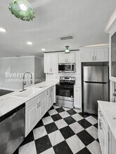 1885 Shore Acres Blvd NE in St. Petersburg, FL - Building Photo - Building Photo