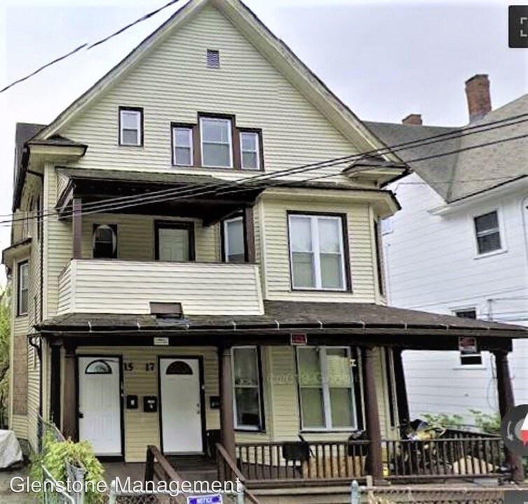 15 Ridgewood St in Waterbury, CT - Building Photo
