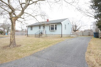 21 Heritage Cir in Falmouth, MA - Building Photo - Building Photo