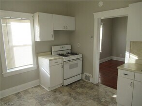 2080 Halstead Ave, Unit 2 in Lakewood, OH - Building Photo - Building Photo