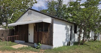 1040 W Division St in Slaton, TX - Building Photo
