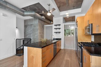 1025 Island Ave, Unit 202 in San Diego, CA - Foto de edificio - Building Photo