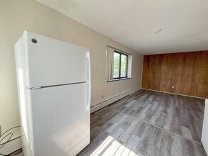 2 Chester St, Unit 37 in Cambridge, MA - Foto de edificio - Building Photo