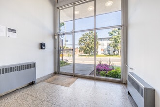 362 McArthur & 388-390 Irwin Miller in Ottawa, ON - Building Photo - Lobby