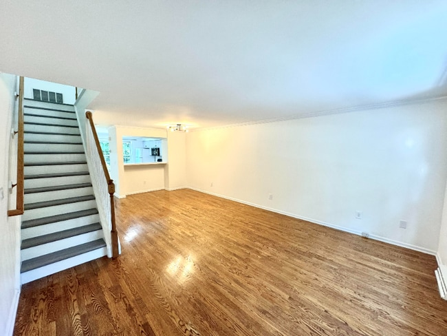 73 Manorwood Dr in Branford, CT - Building Photo - Building Photo