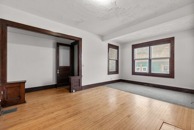 2128 W Wells St in Milwaukee, WI - Building Photo - Building Photo