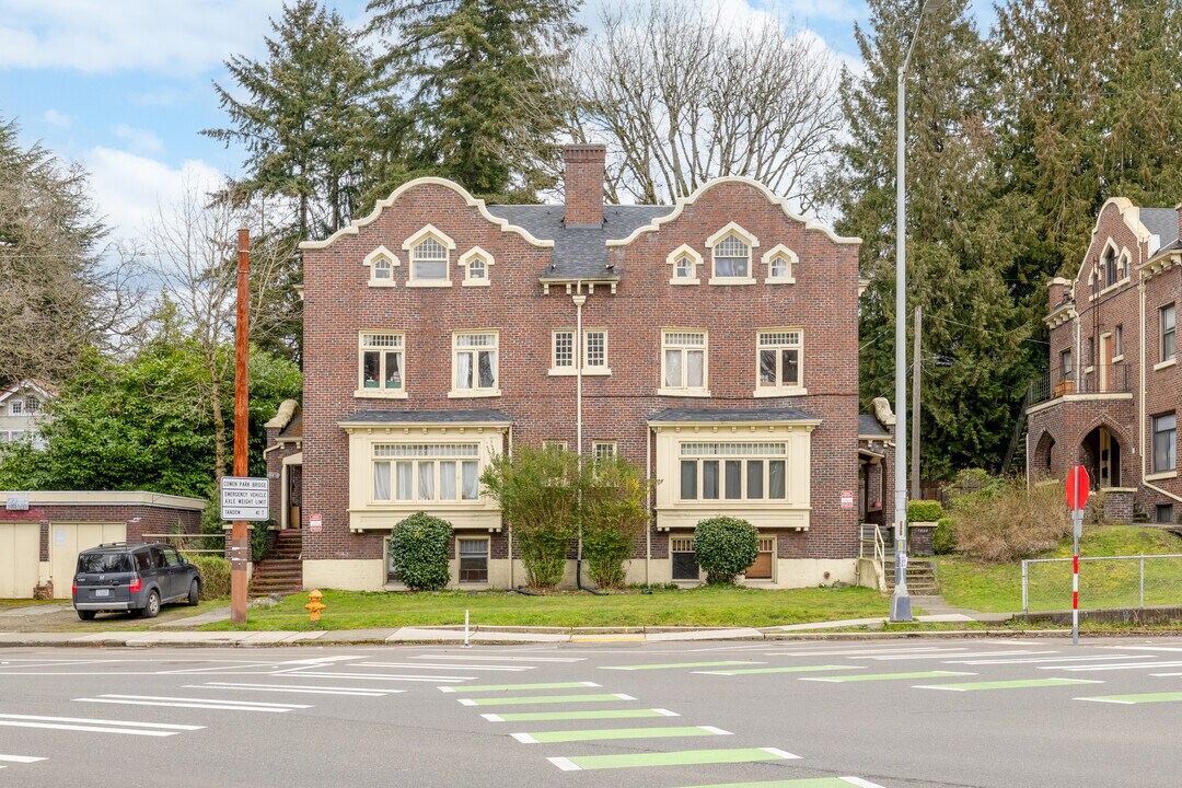 5808 15th Ave NE in Seattle, WA - Building Photo