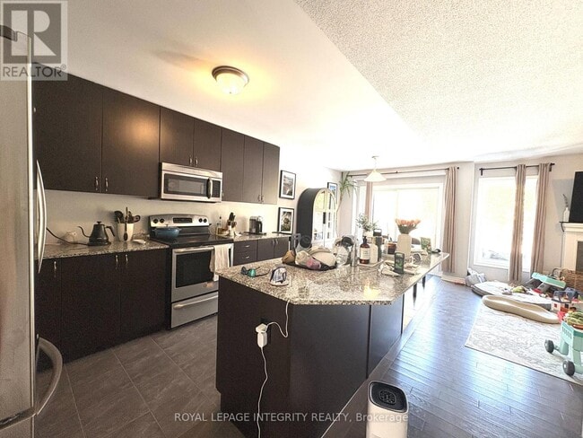 325 Meadowbreeze Dr in Ottawa, ON - Building Photo - Building Photo