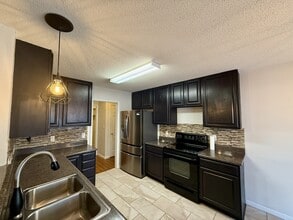 254 Meadow Pathway Dr in Fletcher, NC - Building Photo - Building Photo