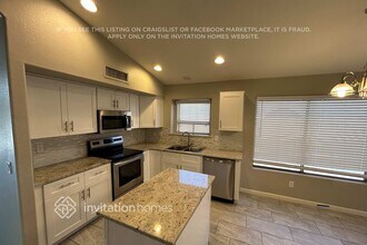 16005 W Latham St in Goodyear, AZ - Foto de edificio - Building Photo