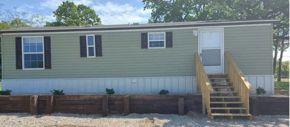 12195 FM730 in Azle, TX - Building Photo
