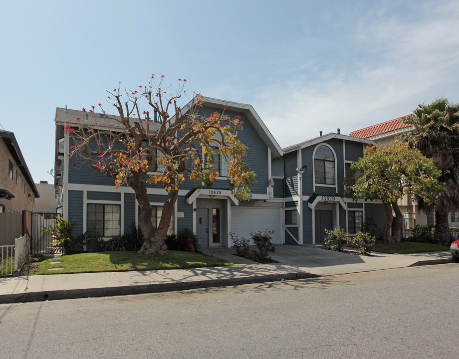 13629 Cerise Ave in Hawthorne, CA - Building Photo