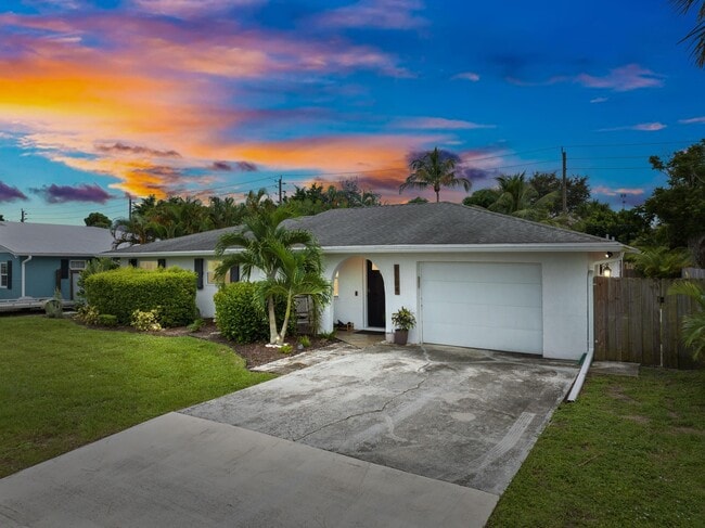 1104 NW 12th Terrace in Stuart, FL - Building Photo - Building Photo