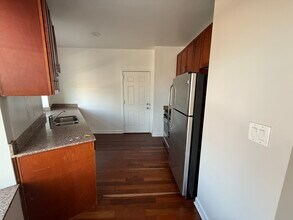 2048 W Touhy Ave in Chicago, IL - Building Photo - Building Photo