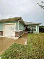 212 Lasso Cir in Kemp, TX - Building Photo