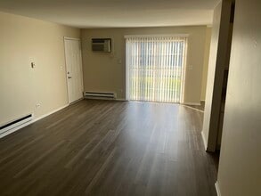 660 Oriole Ct, Unit 1A in Grayslake, IL - Building Photo - Building Photo