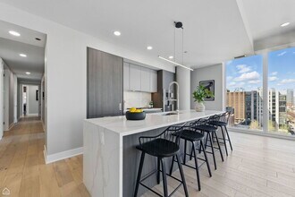 146 W Erie St in Chicago, IL - Building Photo - Building Photo