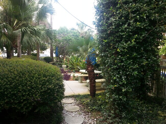 122 10th Ave S, Unit 7 in Jacksonville Beach, FL - Building Photo - Building Photo