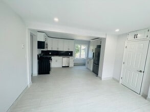 20 Hill St in Glen Cove, NY - Building Photo - Building Photo