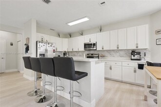 150 NW 151st Ave in Pembroke Pines, FL - Building Photo - Building Photo