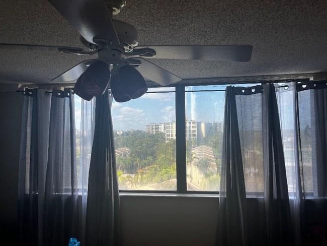 4222 Inverrary Blvd in Lauderhill, FL - Foto de edificio - Building Photo