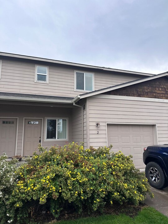 20049 Doanna Way in Bend, OR - Building Photo